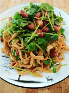 ​凉拌干丝的家常做法，口感丰富，开胃爽口，健康营养，做法简单