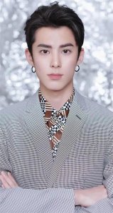 ​帅出新高度！王鹤棣这18张图片，让你重新定义审美。