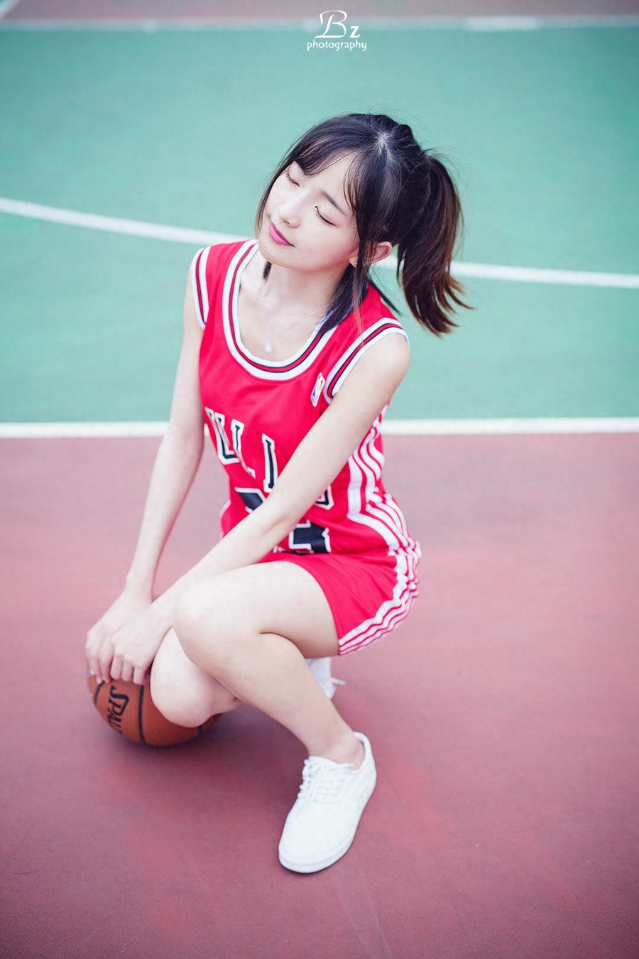 一大拨妹子与篮球的图集！可做头像壁纸！小编收藏！速度拿下