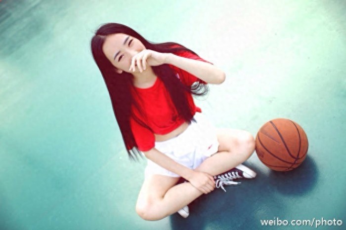 一大拨妹子与篮球的图集！可做头像壁纸！小编收藏！速度拿下