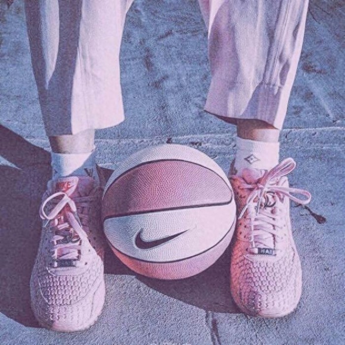 一大拨妹子与篮球的图集！可做头像壁纸！小编收藏！速度拿下