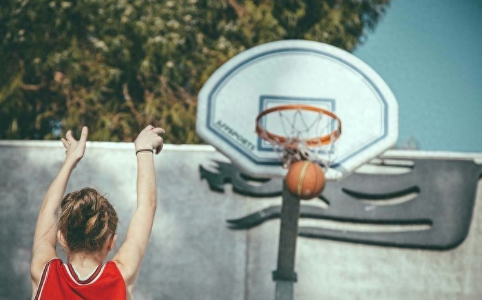 一大拨妹子与篮球的图集！可做头像壁纸！小编收藏！速度拿下