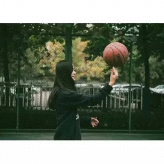 一大拨妹子与篮球的图集！可做头像壁纸！小编收藏！速度拿下