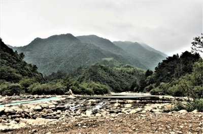 ​位于红色革命根据地——大别山彩虹瀑布