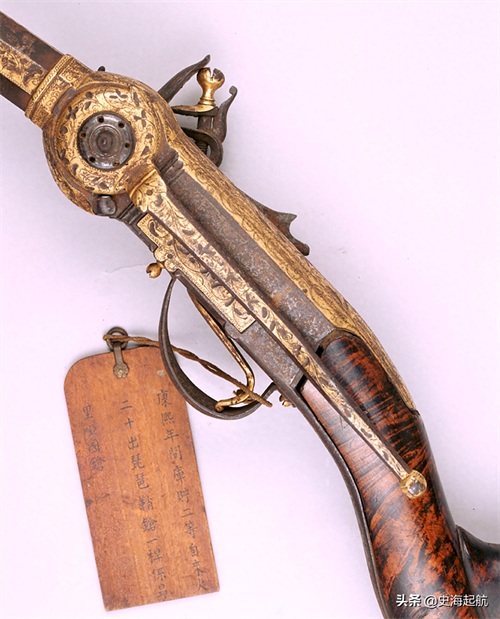 火枪图：清朝时期的燧发火枪，比用火绳枪方便，康熙时期就有了