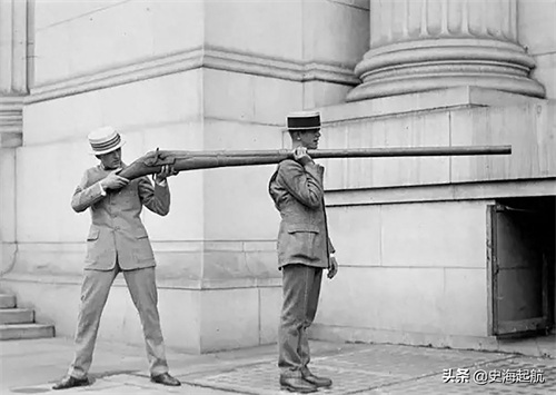 火枪图：清朝时期的燧发火枪，比用火绳枪方便，康熙时期就有了