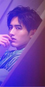 ​罗正：麦锐娱乐新星，舞台魅力与颜值并存