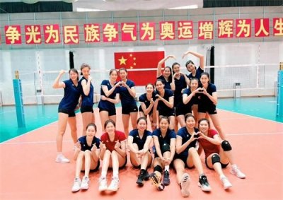 ​中国女排最新17人集训照片，朱婷暂未回归，许晓婷在列！