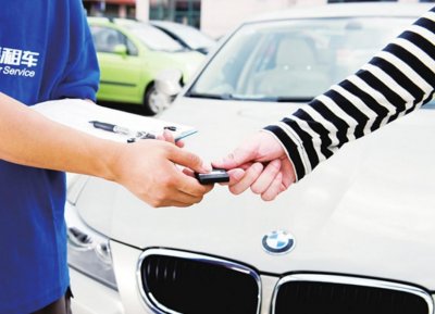 ​乌鲁木齐租车火爆，价格翻出两三倍，而且可能租不到！