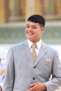 时隔4月！泰国提帮功王子露面参拜僧王