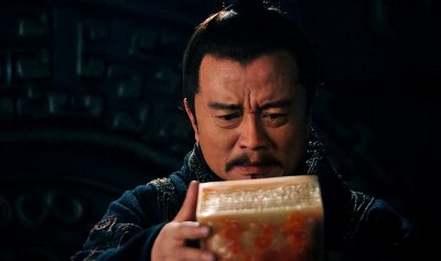 ​袁术，一个光芒万丈的高干子弟，曹操：这厮不过是冢中枯骨