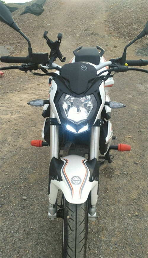 8800元买台贝纳利TNT150，帅气省油，技术却落后