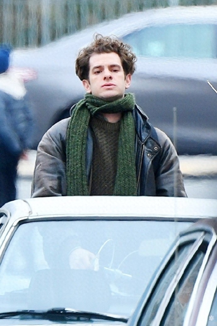 分享安德鲁·加菲尔德片场照，随性与自然，不爽型的酷