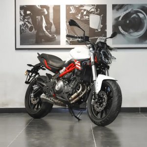 ​中排量街车 贝纳利 蓝宝龙302S