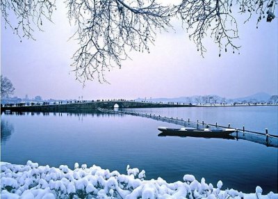 ​今年杭州西湖一场大雪，一首许嵩《断桥残雪》瞬间80后泪奔了