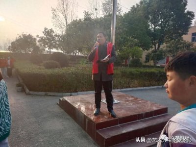 高店中心学校“我为班级添光彩”活动简报