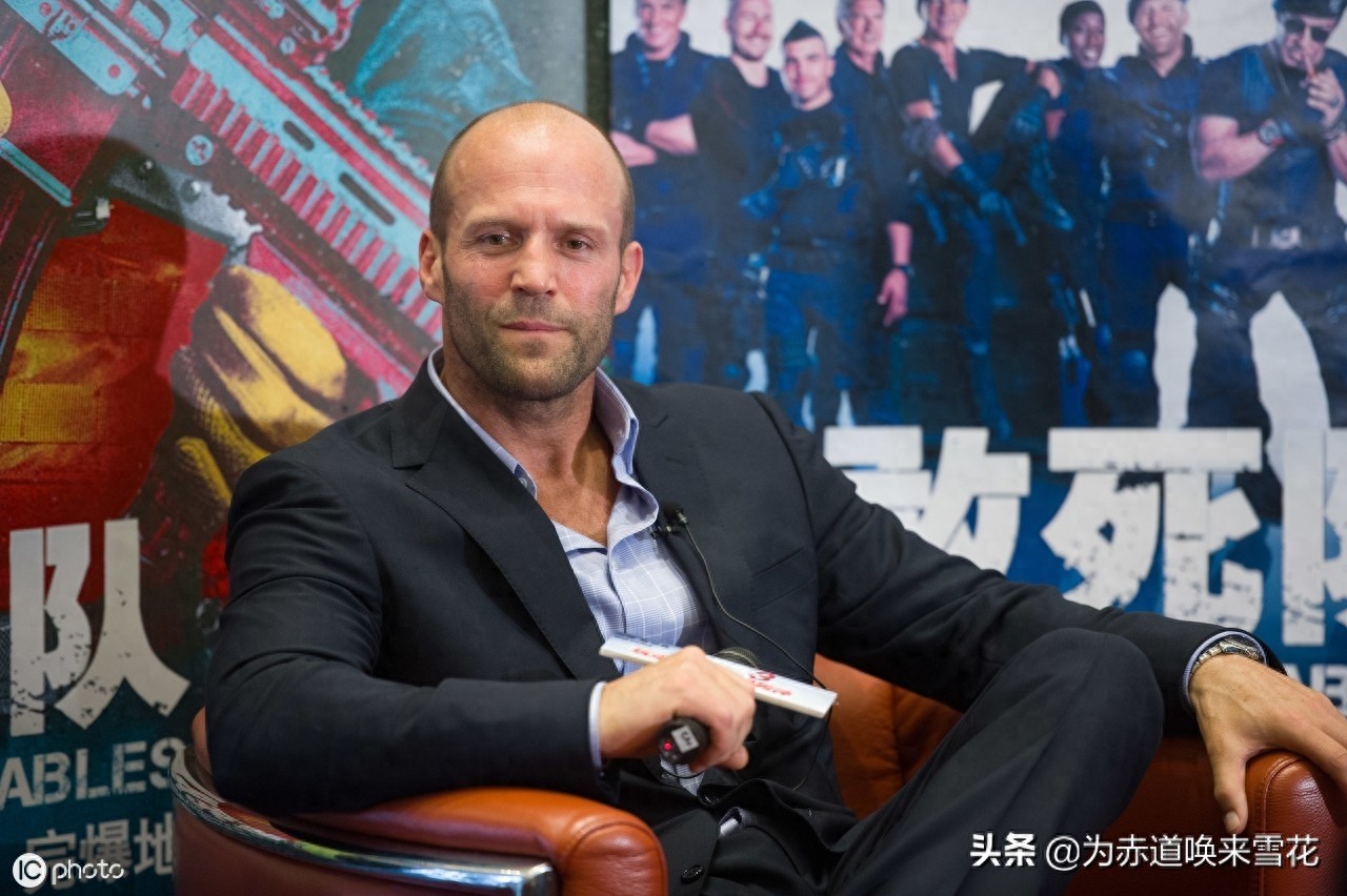 西装暴徒！杰森斯坦森，穿上西装你就看不到我的肌肉了