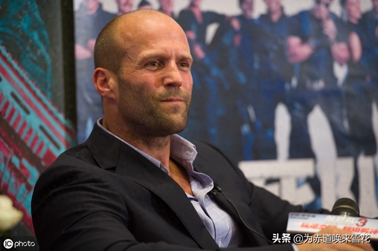 西装暴徒！杰森斯坦森，穿上西装你就看不到我的肌肉了