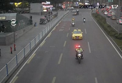 ​15分钟跨越15公里 重庆交巡警开辟绿色生命通道