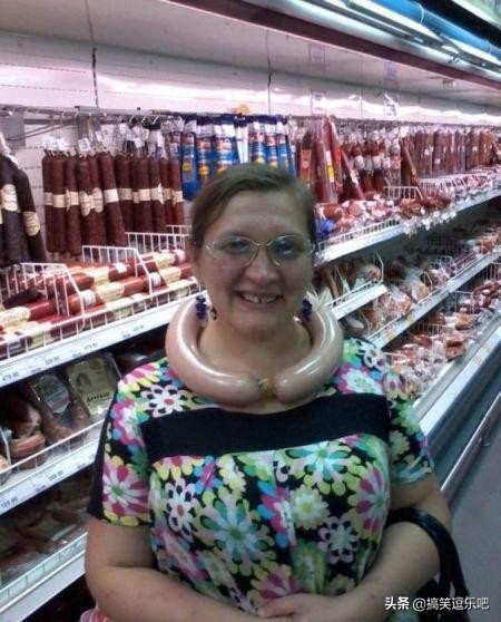 笑岔气的搞笑图片：老板就是老板，接的水都比我接的好喝