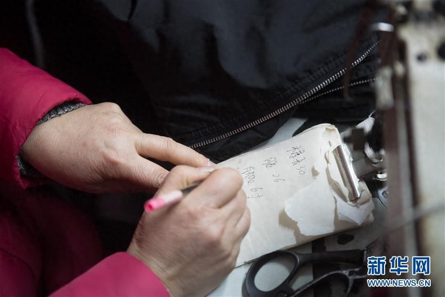 “一元裁缝铺”：冬日里的温暖坚守