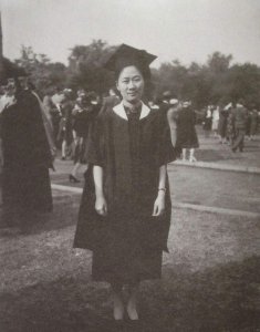 ​赵萝蕤：丈夫自杀自己入狱，她精神分裂，66岁译成《草叶集》