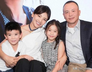 ​刘涛儿女亮相街头！女儿青春发福，儿子身高直逼王珂！