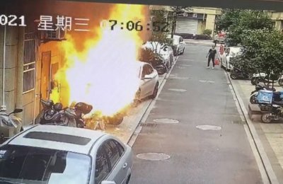 ​网友说杭州“裤衩哥”比穿任何战袍都帅！小哥：当初没参加高考很遗憾，未来想