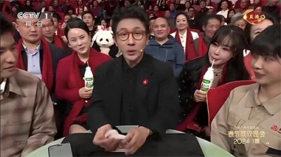 ​闹大了，春晚喝钙奶女子发声，身份疑被曝光，网友：她是富婆