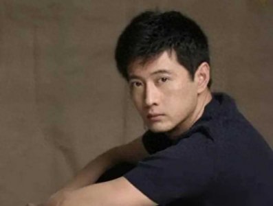 ​王同辉：长相帅气戏也好，娶圈外妻子，50岁依旧帅气