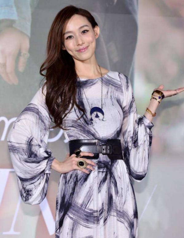 梁静茹公开和老公离婚，9年感情画下句号，冤枉好闺蜜范玮琪了？