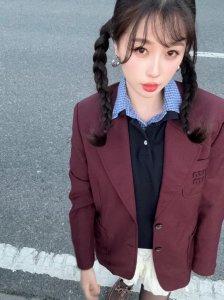 ​虞书欣学院风穿搭 俏皮可爱活力满满