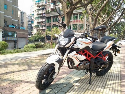 ​高性价比运动入门街车 贝纳利TNT150初体验「附视频价格」