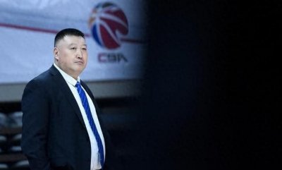 ​CBA老赵杨学增，带队夺冠又救队，五场一胜遭质疑，教头难保帅位