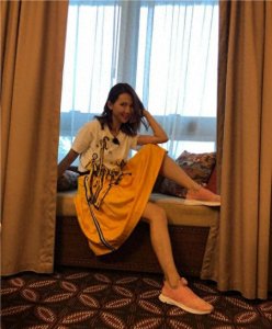 ​蔡少芬虽然就比张晋矮2cm，但173cm的身高，也依旧有优势